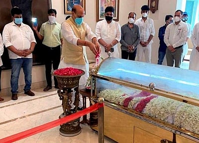 அமர் சிங்கிற்கு இறுதி அஞ்சலி செலுத்தினார் ராஜ்நாத் சிங்