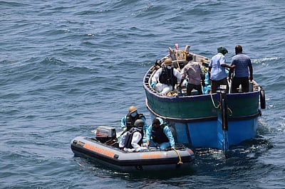 மன்னார் வளைகுடா பகுதியில் ரூ. 5 கோடி மதிப்புள்ள கடல் வெள்ளரி அட்டைகள் பறிமுதல்