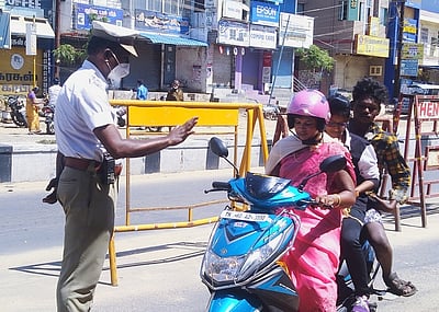 தளா்வில்லா முழு பொதுமுடக்கம்: தேனி, போடி, பெரியகுளத்தில் இயல்பு நிலை