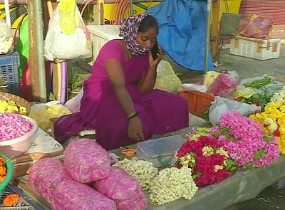 ஓணம் பண்டிகை: கேரளத்தில் பூக்கள் விற்பனை கடும் சரிவு