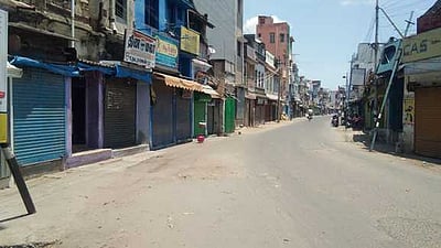 விருதுநகரில் தளா்வற்ற பொதுமுடக்கம் சாலைகள்  வெறிச்சோடின