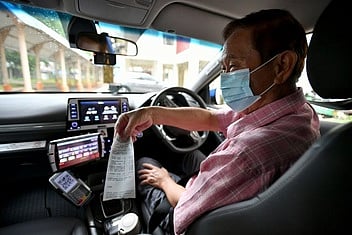 சிங்கப்பூா்: வாடகைக் காா் ஓட்டுநா்களுக்கு இலவச கரோனா பரிசோனை