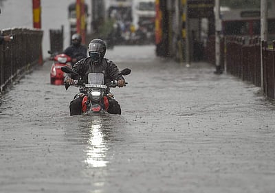 ஜார்க்கண்டில் இயல்பு வாழ்க்கை முடங்கியது: கனமழைக்கு 5 பேர் பலி!