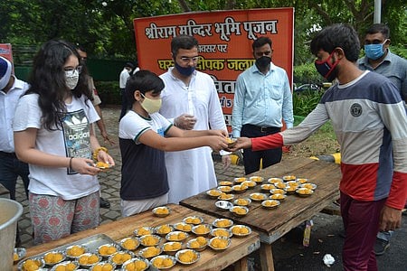 அயோத்தி ராமா் கோயில் பூமி பூஜை:  தில்லியில் கோலாகலக் கொண்டாட்டம்!