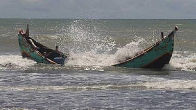 கேரளத்தில் படகு கவிழ்ந்த விபத்தில் 3 மீனவர்கள் மாயம்