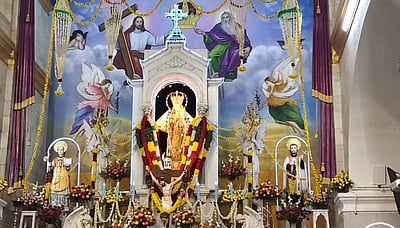 பக்தர்கள் இல்லாமல் நடைபெற்ற தூத்துக்குடி தூயபனிமயமாதா பேராலய 10 ஆம் நாள் திருவிழா