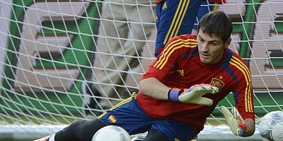 உலகப் புகழ்பெற்ற கோல் கீப்பர் ஓய்வு