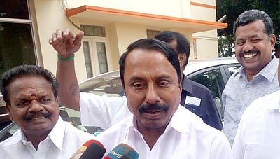 பள்ளிகளை தற்போது திறக்க வாய்ப்பில்லை: அமைச்சர் செங்கோட்டையன்