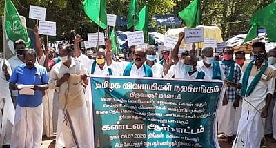 சீர்காழி:  வெளிமாவட்ட நெல்லை கொள்முதல் செய்வதை கண்டித்து விவசாயிகள் முற்றுகையிட முடிவு