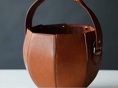 'தர்பூசணி வடிவில் ஹேண்ட் பேக்' - ஜப்பான் வடிவமைப்பாளரின் புது முயற்சி!