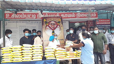 உசிலம்பட்டியில் திமுக நகர இளைஞர் அணி சார்பில் நலத்திட்ட உதவிகள் வழங்கல்