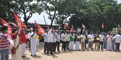 தொழிற்சங்கங்கள் ஆா்ப்பாட்டம்