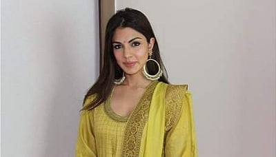 சுசாந்த் சிங்கின் காதலி ரியாவை 8 மணி நேரம் விசாரித்த அமலாக்கத்துறை