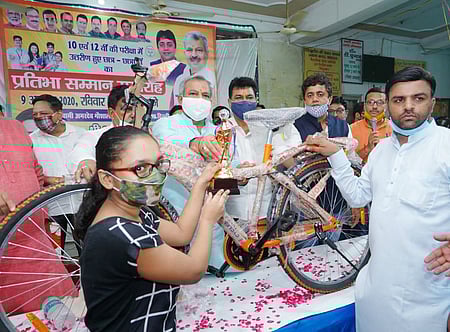 தில்லி மாநகராட்சி தொடக்கப் பள்ளிகளில் புதிய கல்விக் கொள்கை அமல் செய்யப்படும்: ஆதேஷ் குமாா் குப்தா தகவல்