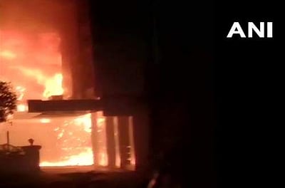 விஜயவாடாவில் கரோனா நோயாளிகள் தங்கவைக்கப்பட்டிருந்த ஹோட்டலில் தீ விபத்து: 7 பேர் பலி