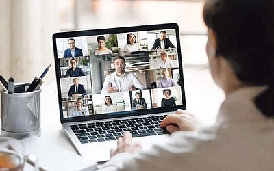 காணொலிக் காட்சியில்  20000 பேர்!