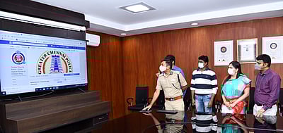 பெண்கள், குழந்தைகளுக்கு எதிரான குற்றங்கள் குறித்து புகாரளிக்க சமூக வலைதளப் பக்கம்