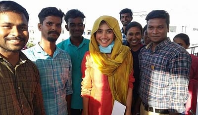 திருச்சியில் எஃப்.எம்.ஜி.ஈ. மருத்துவத் தேர்வை எழுதிய பிரபல நடிகை சாய் பல்லவி (படங்கள்)