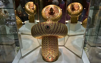 ஸ்ரீ பார்த்தசாரதி கோயிலுக்கு வைர கிரீடம் காணிக்கை - புகைப்படங்கள்