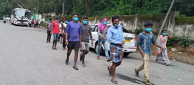 கேரள மாநிலத்திற்கு குமுளி வழியாக வட மாநில தொழிலாளர்கள் வருகை