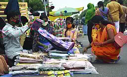 சாலையோர வியாபாரிகளுக்கான
குழு அமைக்கக் கோரிக்கை