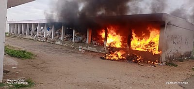 தாராபுரத்தில் நகராட்சி பிளாஸ்டிக் கிடங்கில் தீ