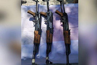 இந்தியா - பாகிஸ்தான் எல்லையில் ஆயுதங்களைக் கைப்பற்றிய எல்லை பாதுகாப்புப் படையினர்