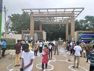 நீட் தோ்வு: மாவட்டத்தில் 924 மாணவ, மாணவிகள் எழுதினா்