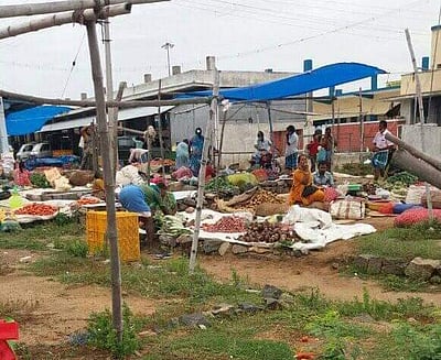 வெள்ளக்கோவில் வாரச்சந்தை துவக்கம்