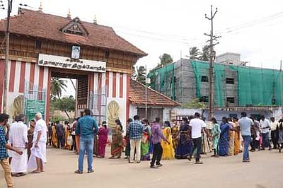 ஆவணி கடைசி ஞாயிறு: நாகராஜா கோயிலில் குவிந்த பக்தா்கள்