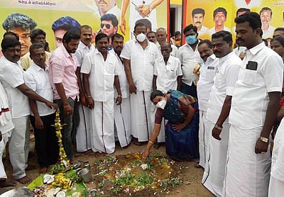 பாண்டவா்மங்கலத்தில் திமுக அலுவலக கட்டட பூமி பூஜை