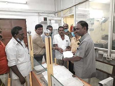 மாா்த்தாண்டம் பேருந்து நிலைய காய்கனி சந்தையை இடமாற்ற கோரிக்கை