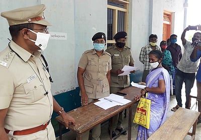 கோவில்பட்டியில் காவல் துறையின் சிறப்பு தீா்வு முகாம்