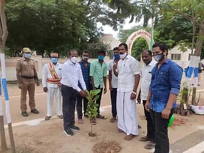 மரக்கன்றுகள் நடும் நிகழ்ச்சி