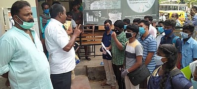 நீட் தோ்வெழுதிய மாணவா்களுக்கு உதவிய ‘ஓயாத அலைகள்’