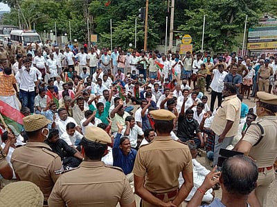 புதிய தமிழகம் கட்சி நிர்வாகி கொலை : குற்றவாளிகளை கைது செய்யக்கோரி மறியல்