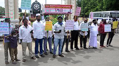 நீட் தோ்வுக்கு தடை கோரி ஆா்ப்பாட்டம்