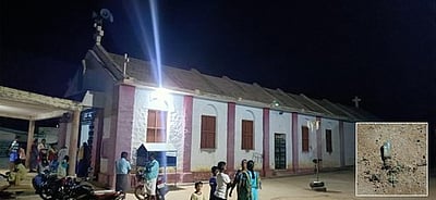 வத்தலகுண்டு அருகேதேவாலயம் மீது பெட்ரோல் குண்டு வீச்சு: போலீஸாா் குவிப்பு