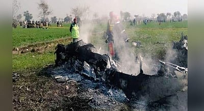 பாகிஸ்தானின் விமானப்படை விமானம் விபத்து