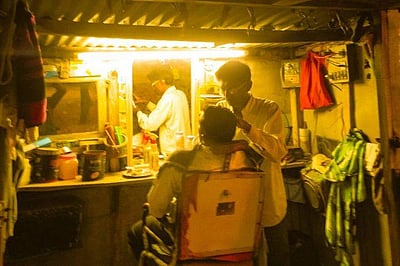 இடுக்கி அருகே கேரள அரசு நடத்தும் சலூன்கடை