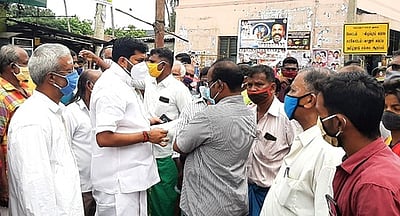 மின் கட்டண கணக்கீட்டில் குளறுபடி: பொதுமக்கள் சாலை மறியல்