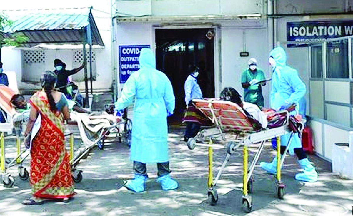 அலைக்கழிக்கப்படும் கரோனா நோயாளிகள்: அரசு மருத்துவமனைகளில் தாமதமாகும் சிகிச்சை