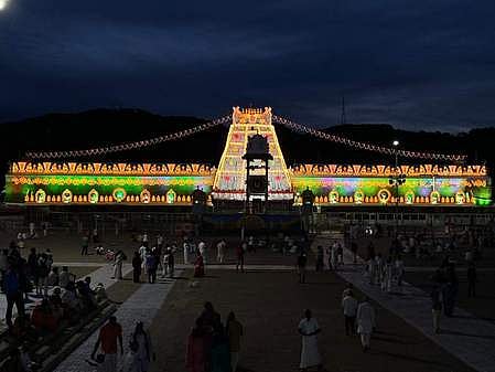 திருமலையில் தா்பை பாய், தா்பை கயிறு ஊா்வலம்