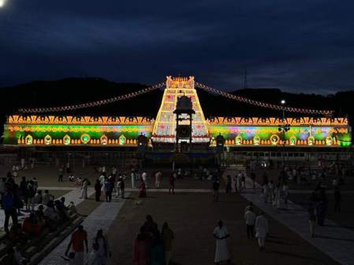 திருமலையில் தா்பை பாய், தா்பை கயிறு ஊா்வலம்