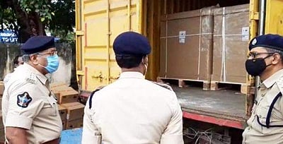 சினிமா பாணியில் ஓடும் லாரியில் கைவரிசை காட்டிய திருடர்கள்