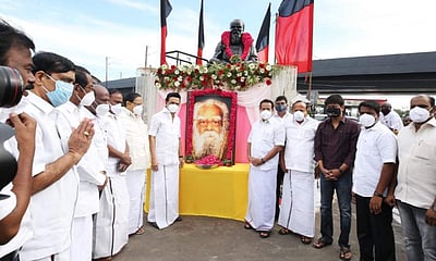 பெரியாரின் 142 ஆவது பிறந்த நாள்: மு.க.ஸ்டாலின் மலர்தூவி மரியாதை