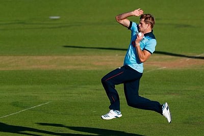 இங்கிலாந்து கிரிக்கெட் வீரருக்கு கரோனா பாதிப்பு