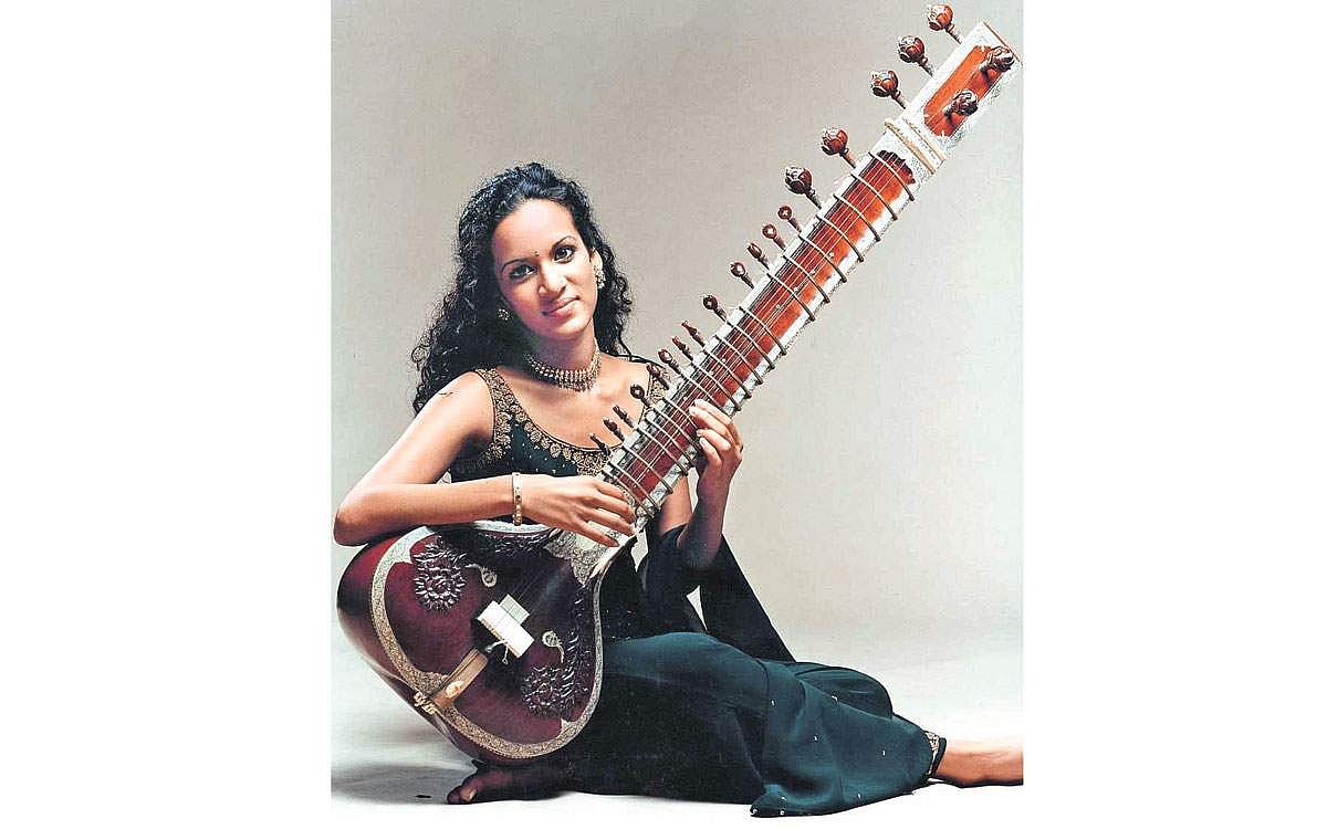 கைதட்ட ரசிகர் ஒருவர் கூட இல்லை!