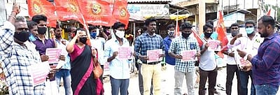 நீட்  தேர்வினை ரத்து செய்ய வலியுறுத்தி நாம் தமிழர் கட்சி சார்பில் சங்ககிரியில் ஆர்ப்பாட்டம் 