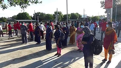 ரயில்வே துறையை தனியார் மயமாக்கும் முடிவை கைவிடக்கோரி ரயில்வே ஊழியர்கள் ஆர்ப்பாட்டம்